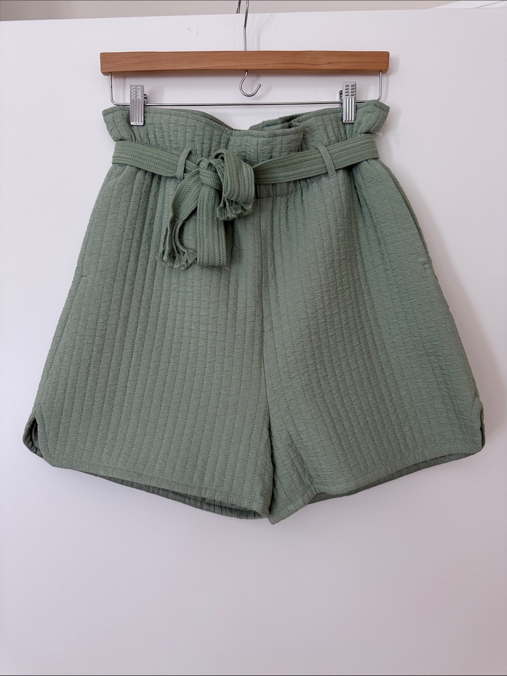 SAMSOE Quilted High-Waist Paperbag Shorts in Vineyard Green Small Ember Shorts
